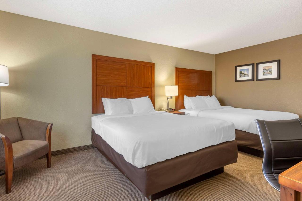 Comfort Inn & Suites Airport Convention Center North Charleston Ngoại thất bức ảnh