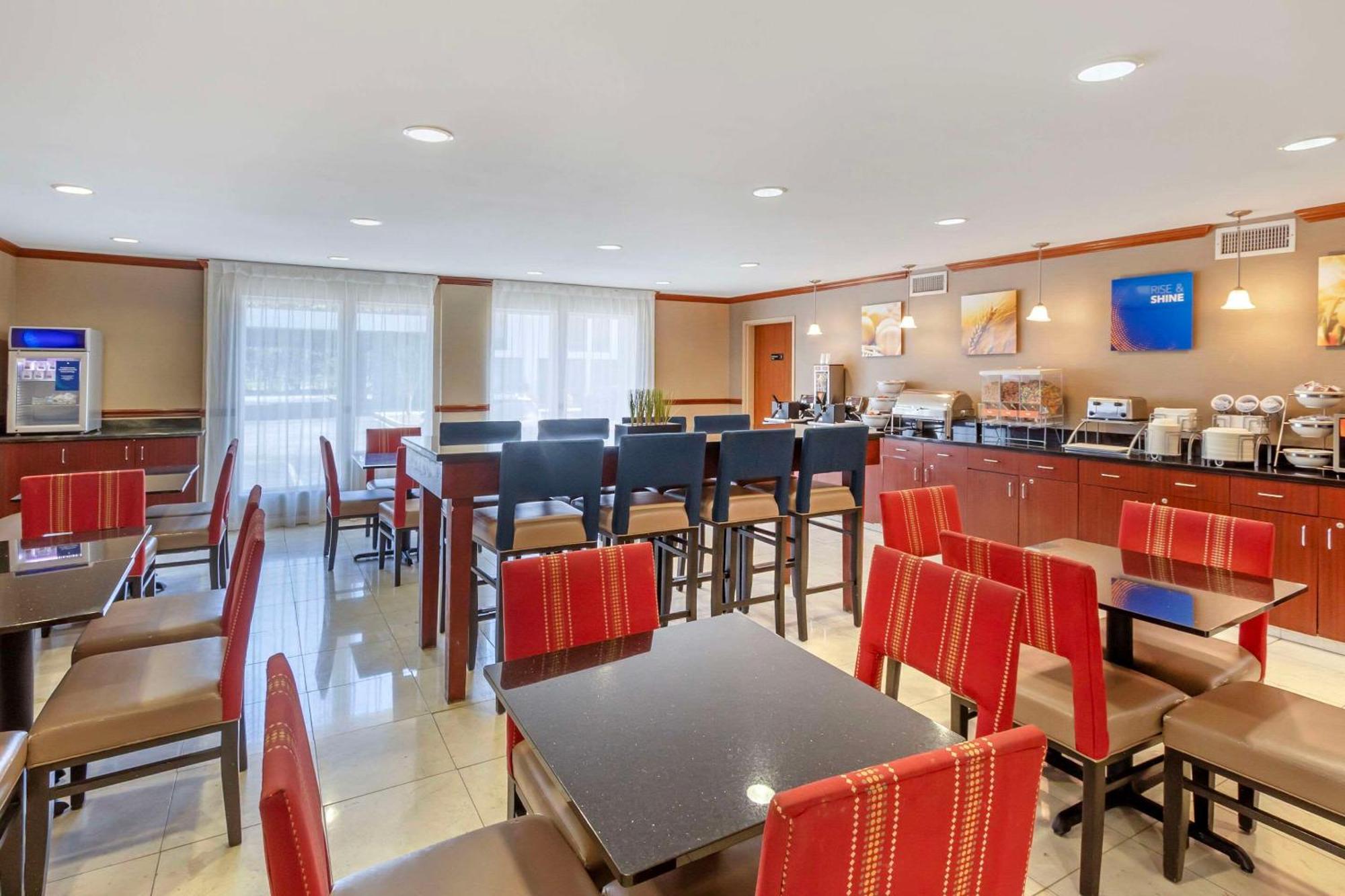 Comfort Inn & Suites Airport Convention Center North Charleston Ngoại thất bức ảnh