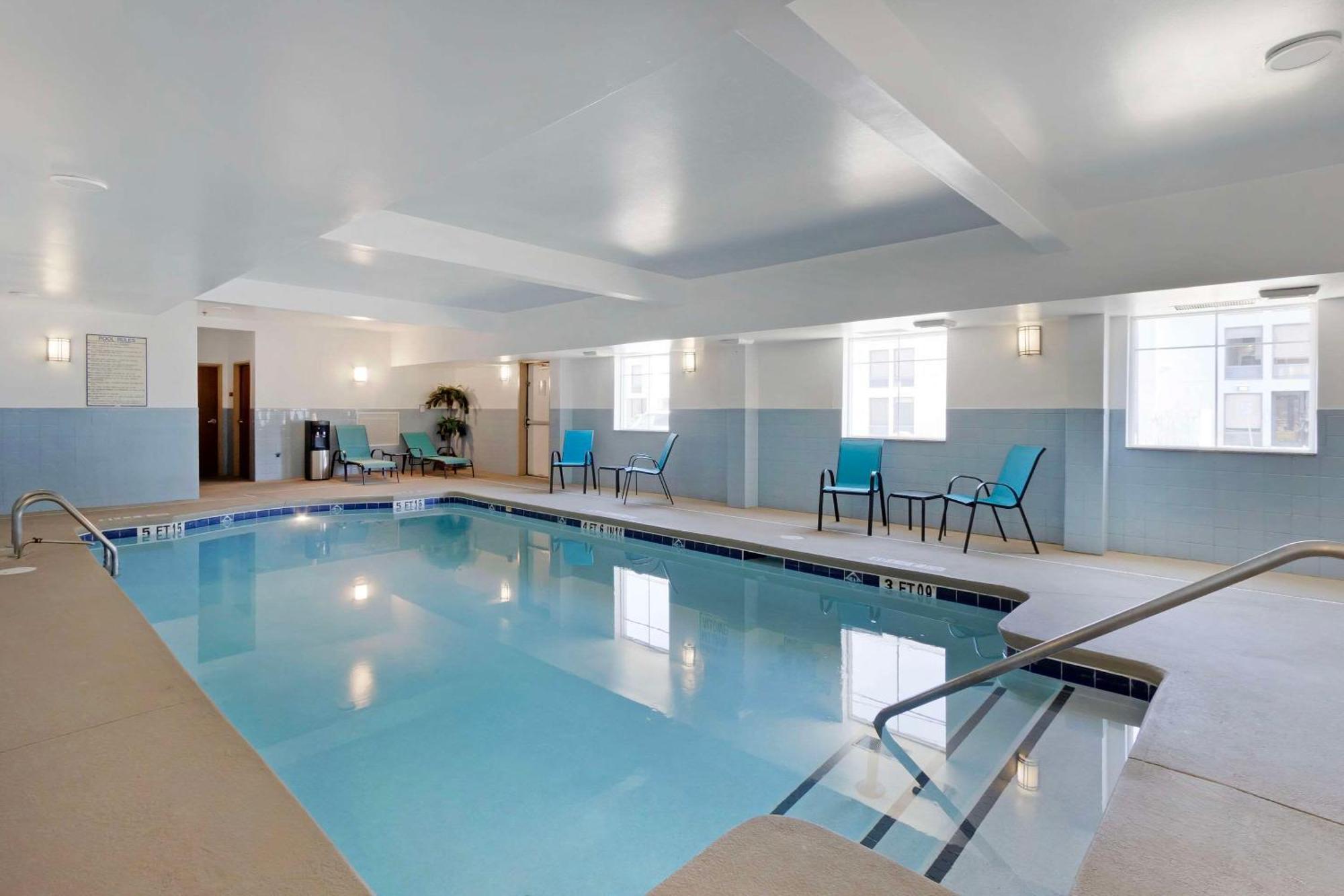 Comfort Inn & Suites Airport Convention Center North Charleston Ngoại thất bức ảnh