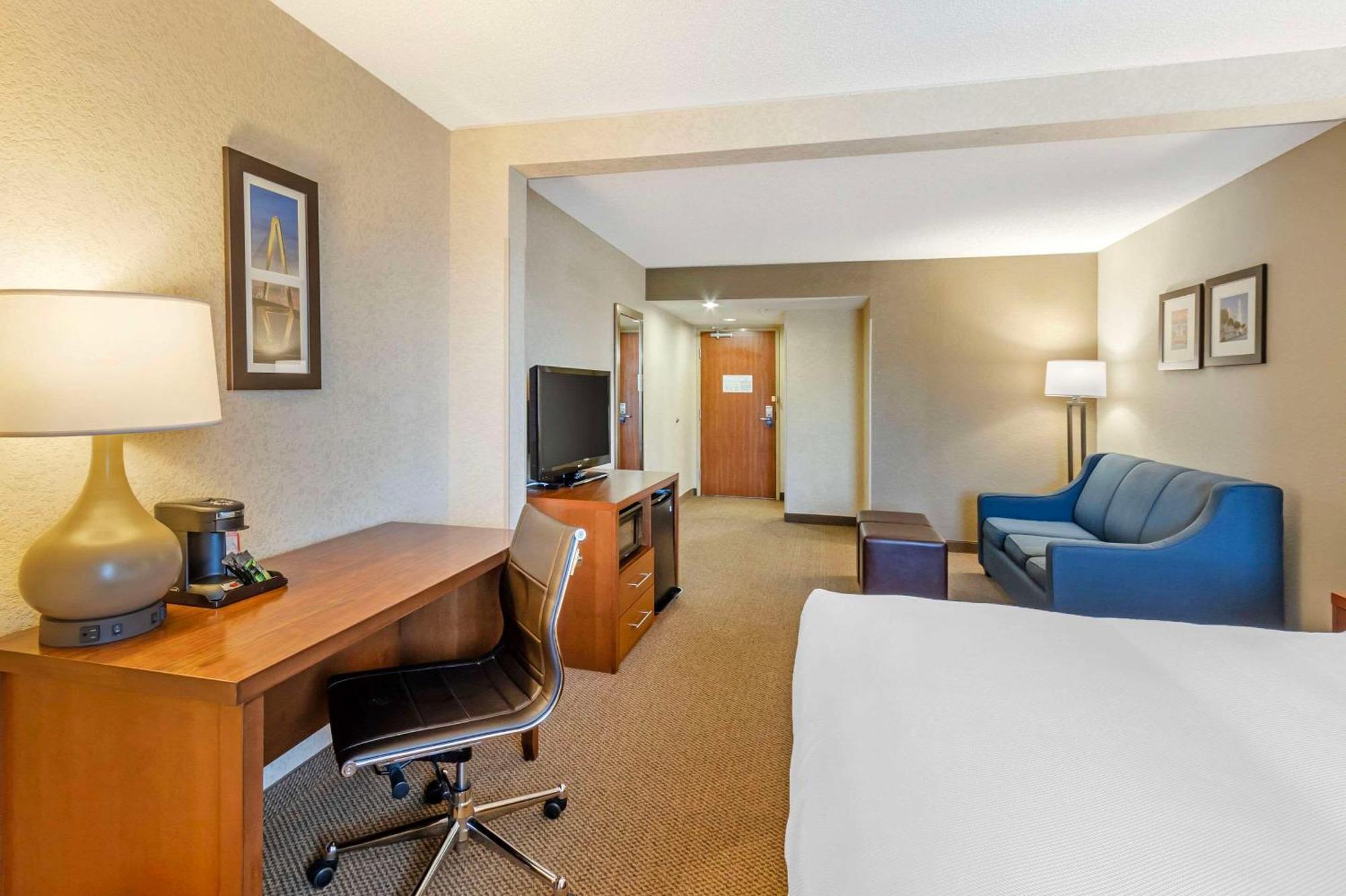 Comfort Inn & Suites Airport Convention Center North Charleston Ngoại thất bức ảnh