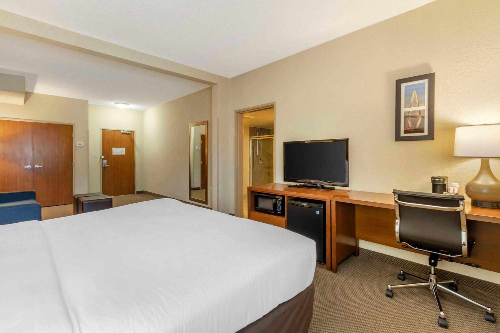 Comfort Inn & Suites Airport Convention Center North Charleston Ngoại thất bức ảnh