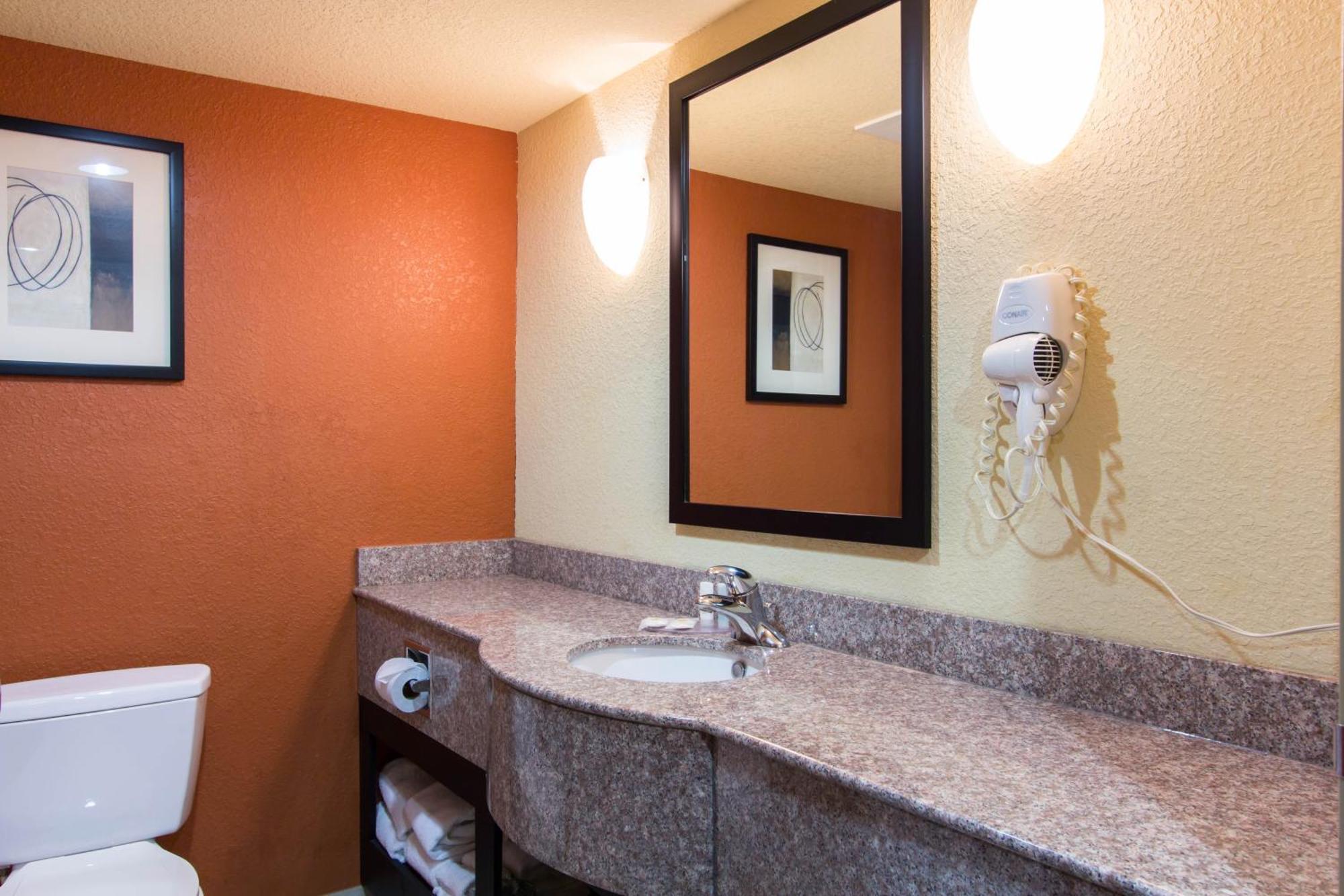 Comfort Inn & Suites Airport Convention Center North Charleston Ngoại thất bức ảnh